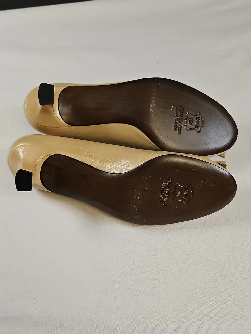 Stuart Weitzman Peep Toe Kitten Heels, Tan, Size 8